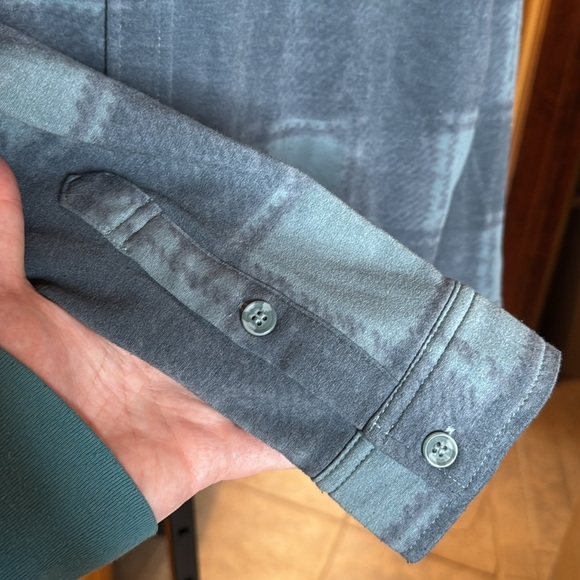 32 Degrees Ladies' Cozy Knit Button-Up Shirt Goblin Blue Size Small - Picture 9 of 11